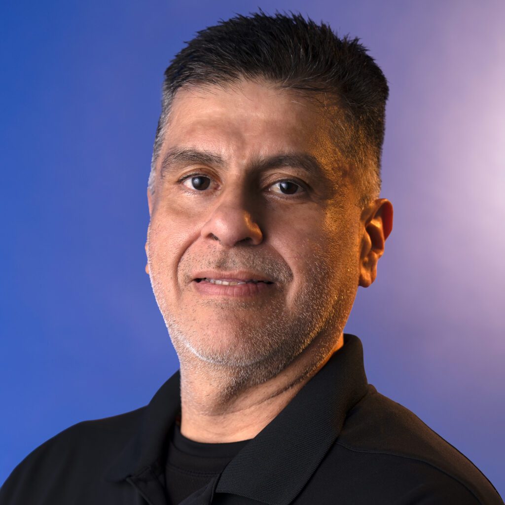 Headshot of Alex Giraldo